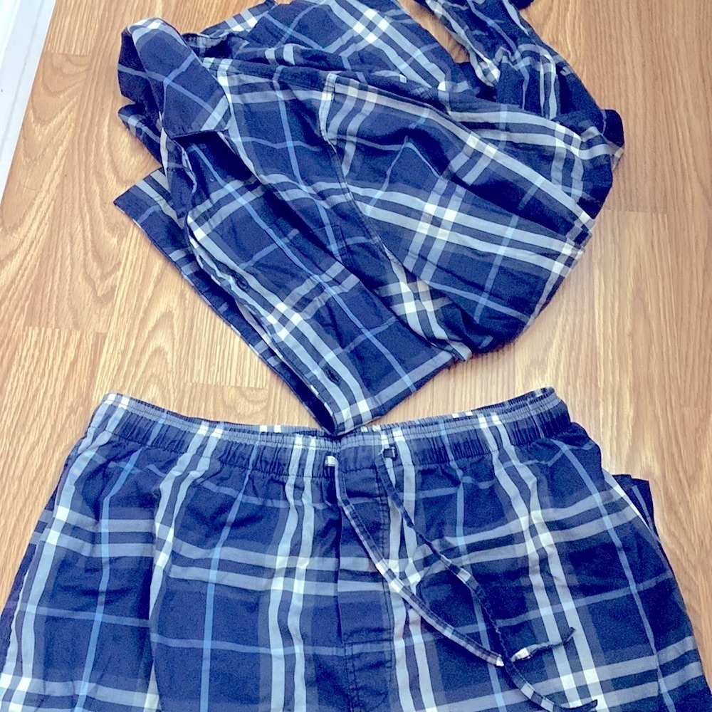 Burberry pajama set size large